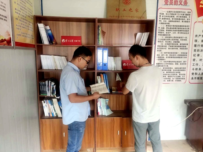 第三直管項目經理部德保鋁廠項目“云嶺先鋒”職工書架3