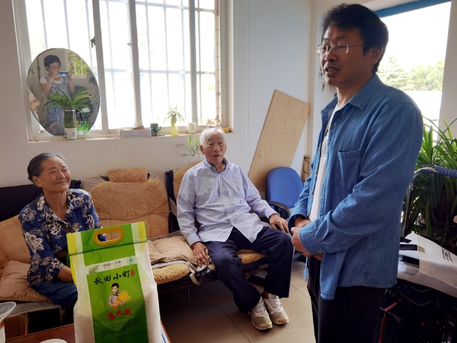 慰問困難勞模李天文2